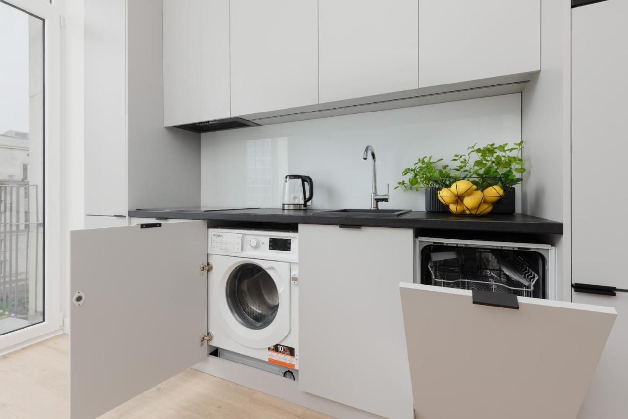 Spacious With Panoramic View Of By Renters Apartment Warschau
